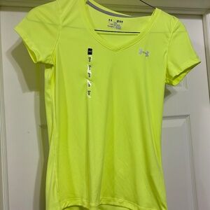 NEW Women’s Under Armour Loose Heatgear V-Neck T-Shirt Size M